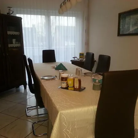 Stollenweg Homestay *